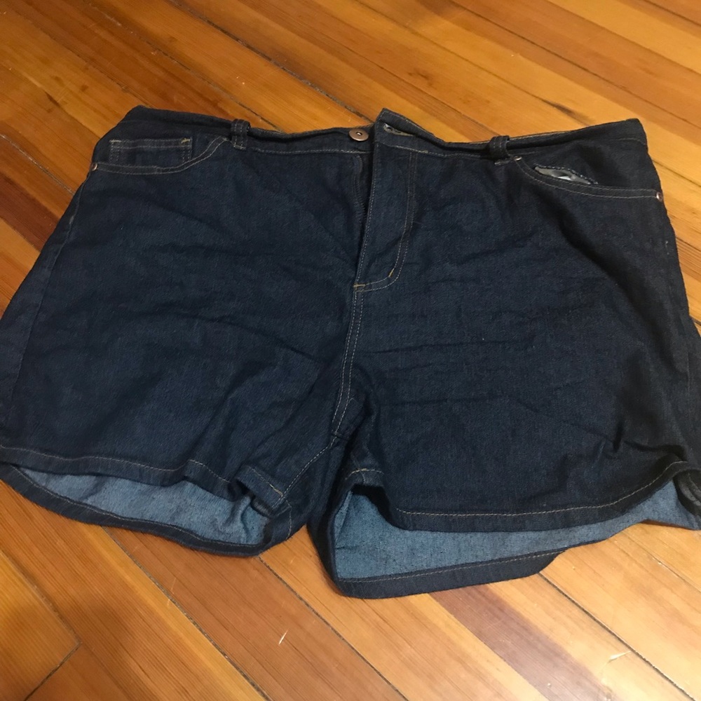 Forever 21+ plus size denim shorts size 18